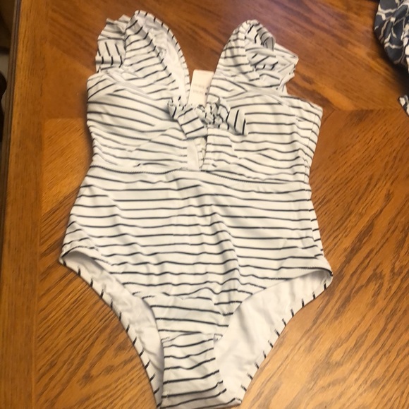 NWT Cupshe One Piece black and white - Picture 4 of 6